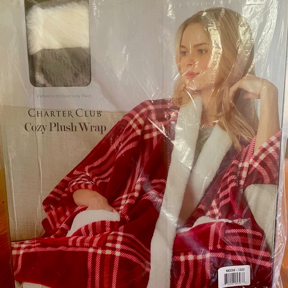 Charter club wrap NWT Last picture shows how it fits. Color Gray Plaid.